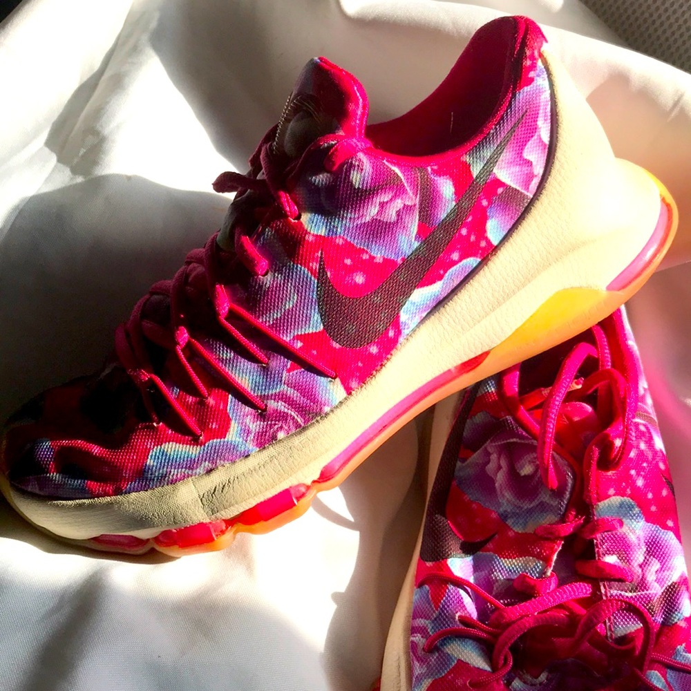 Breast cancer nikes
